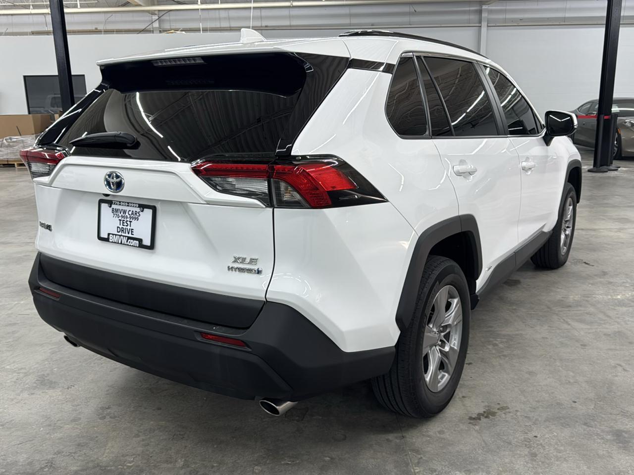 Toyota RAV4 Hybrid XLE AWD (Natl) 2024