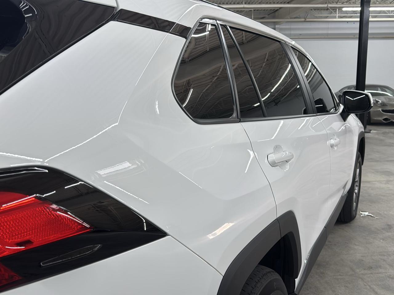 Toyota RAV4 Hybrid XLE AWD (Natl) 2024