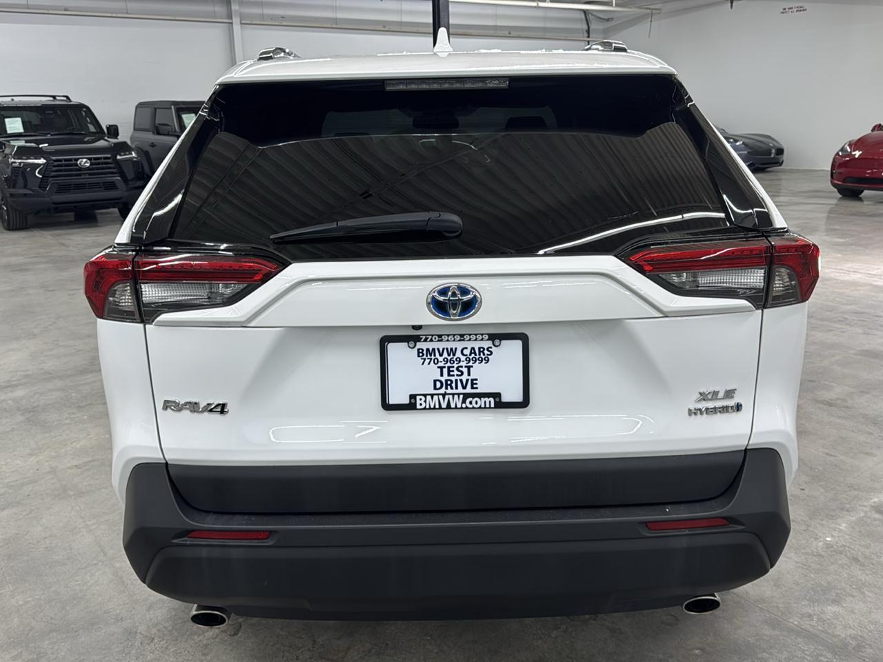 Toyota RAV4 Hybrid XLE AWD (Natl) 2024