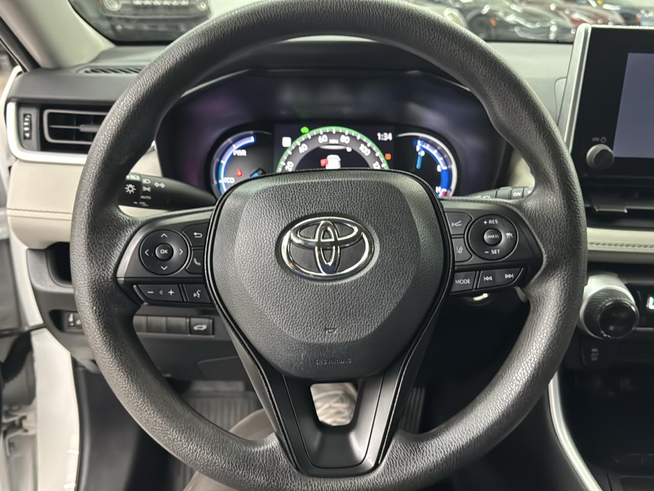 Toyota RAV4 Hybrid XLE AWD (Natl) 2024