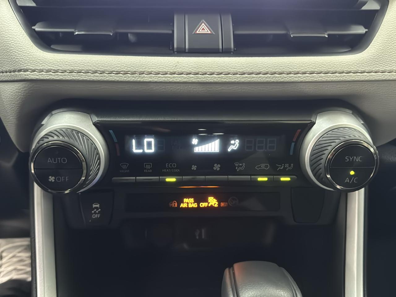 Toyota RAV4 Hybrid XLE AWD (Natl) 2024