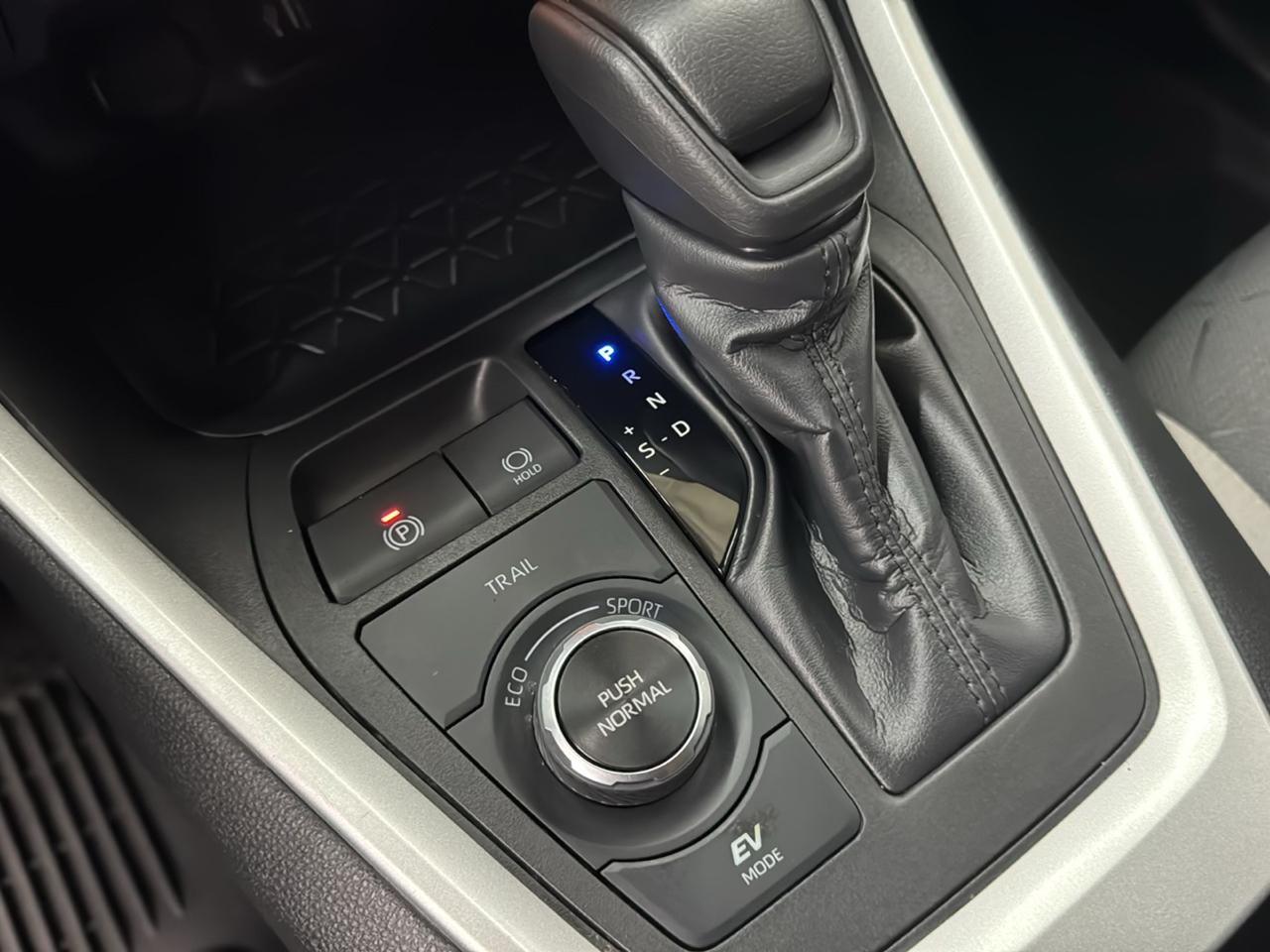 Toyota RAV4 Hybrid XLE AWD (Natl) 2024
