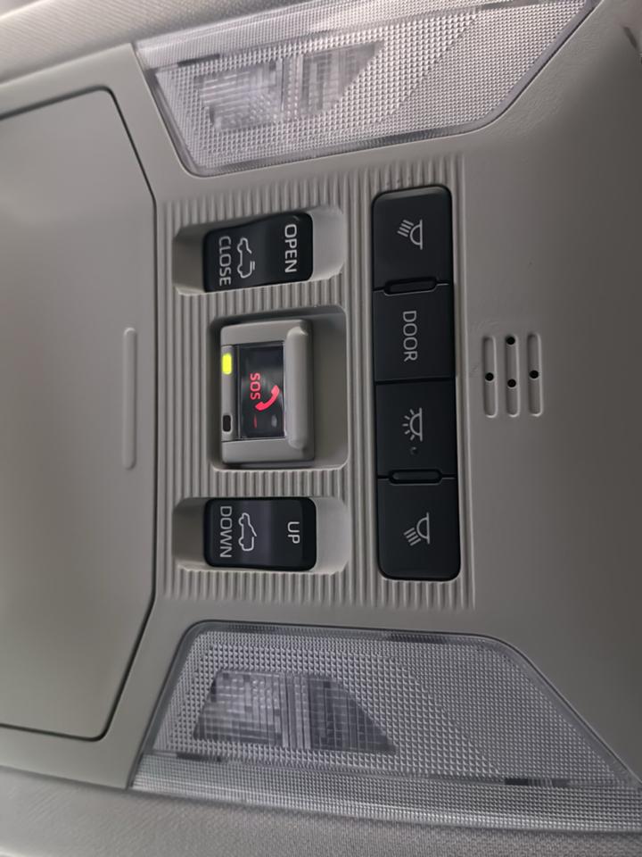 Toyota RAV4 Hybrid XLE AWD (Natl) 2024