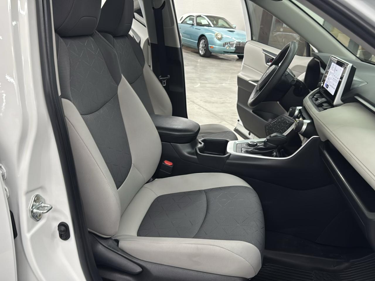 Toyota RAV4 Hybrid XLE AWD (Natl) 2024