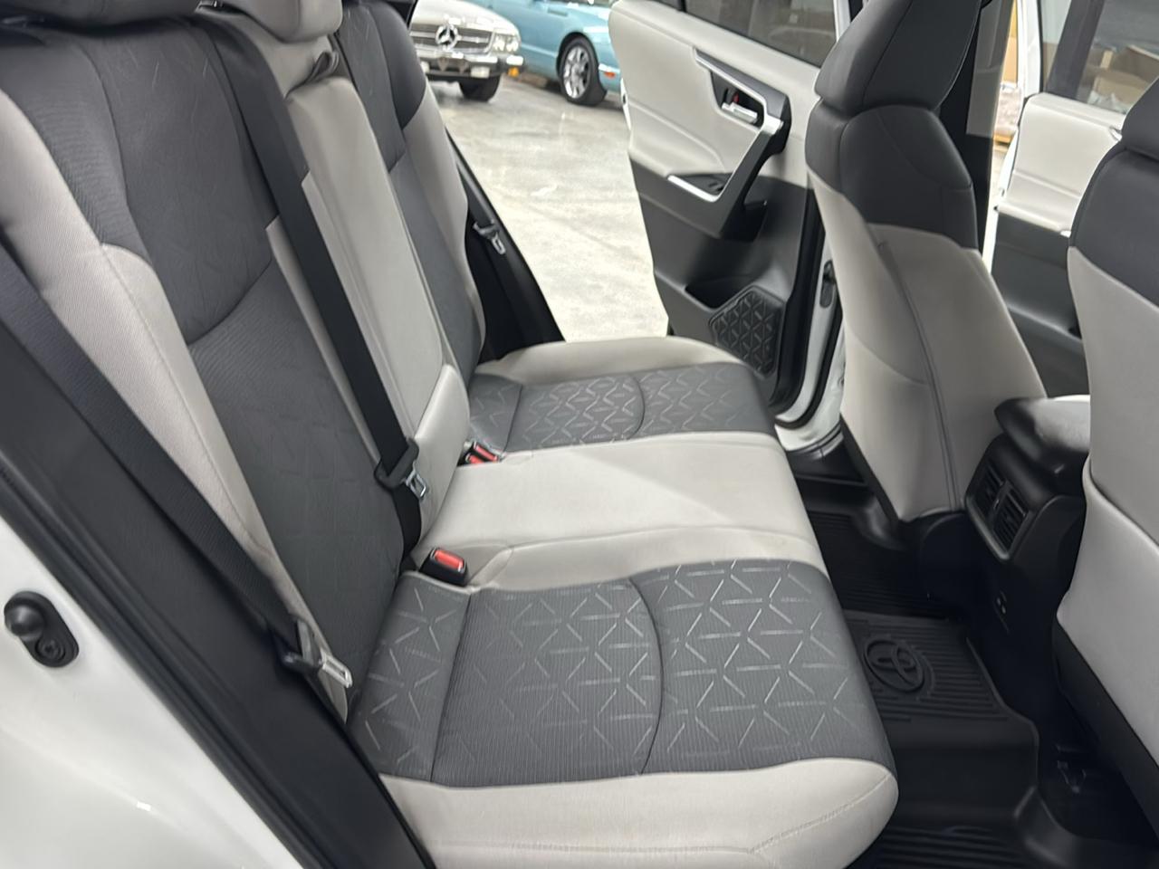 Toyota RAV4 Hybrid XLE AWD (Natl) 2024