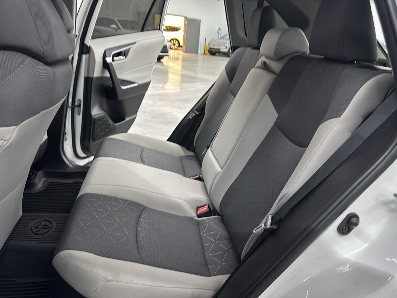 Toyota RAV4 Hybrid XLE AWD (Natl) 2024