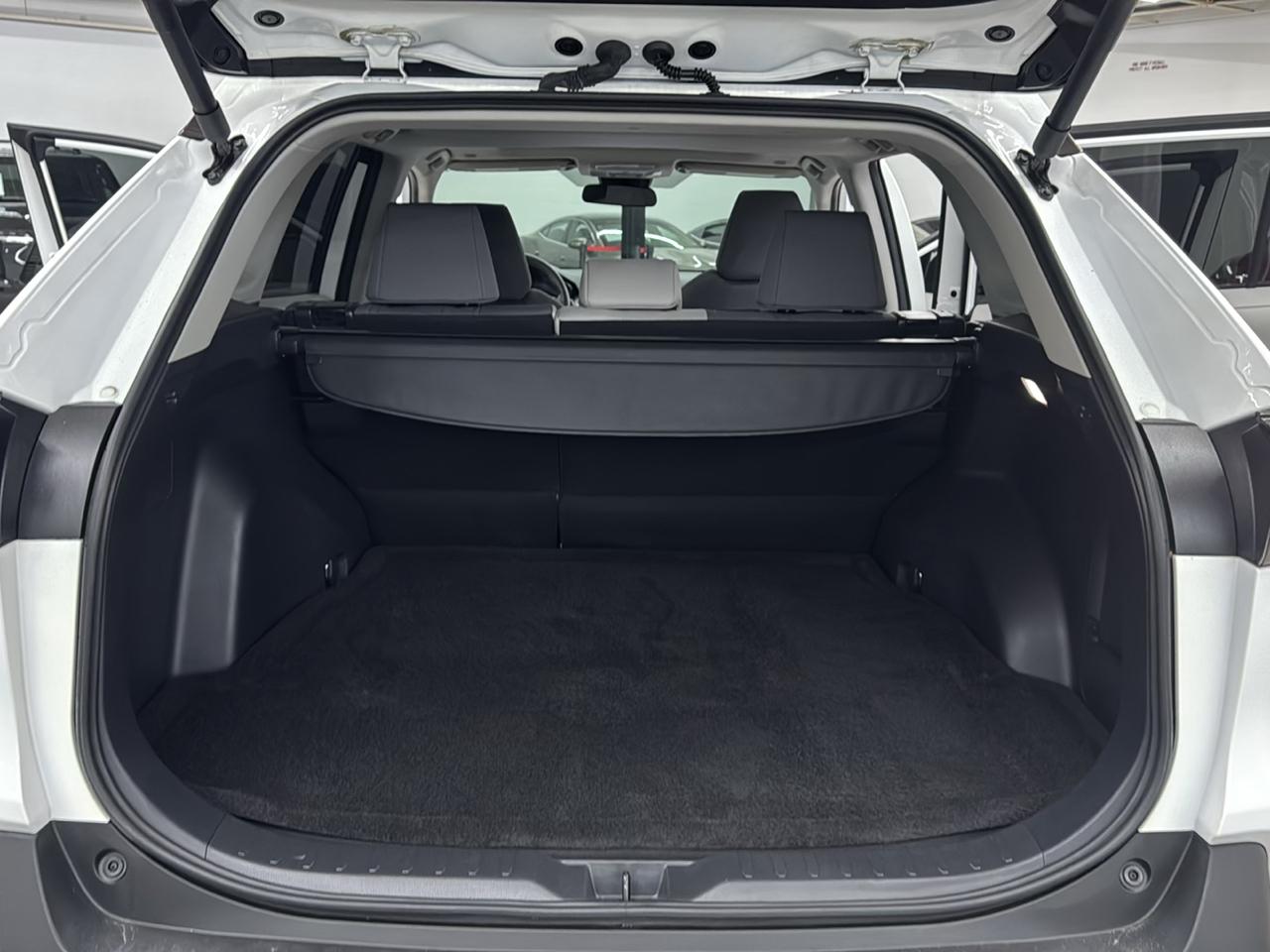 Toyota RAV4 Hybrid XLE AWD (Natl) 2024