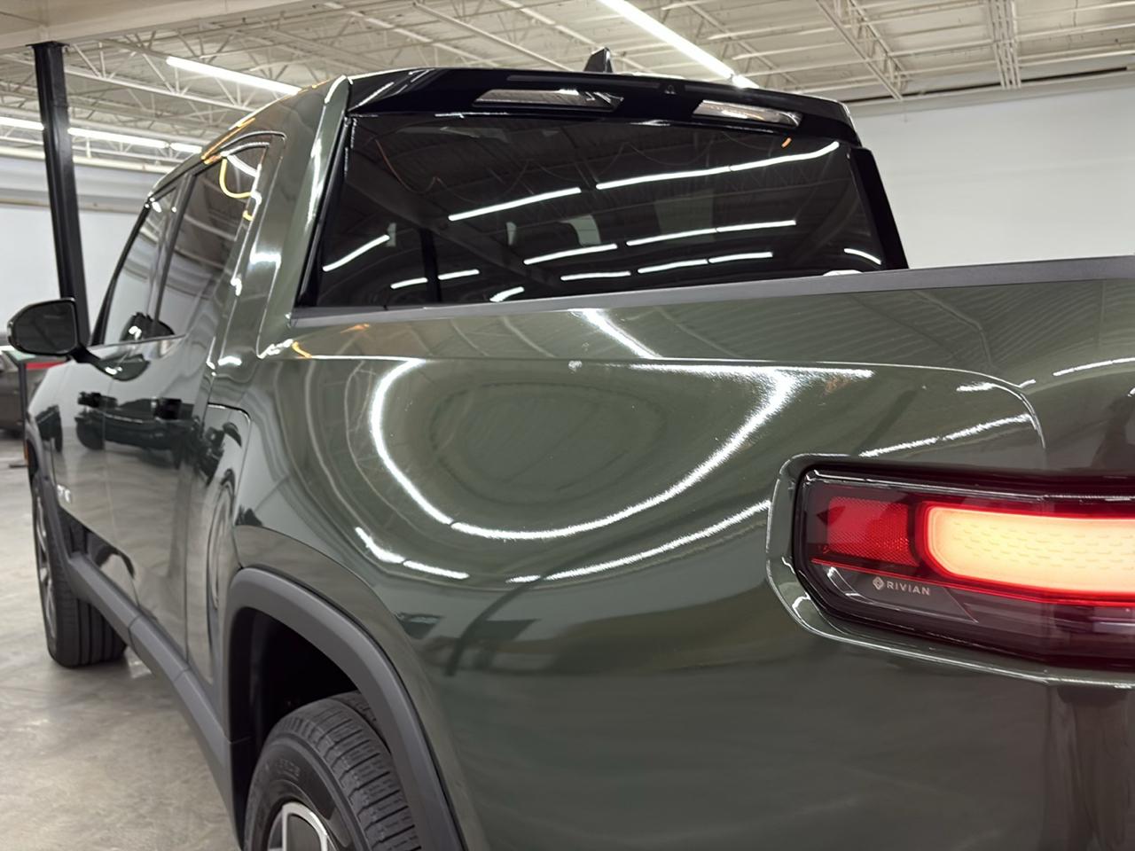 Rivian R1T Adventure 2024