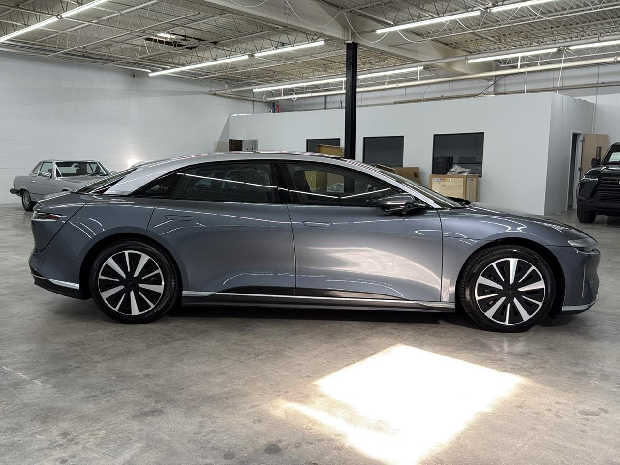 Lucid Air Touring AWD 2025