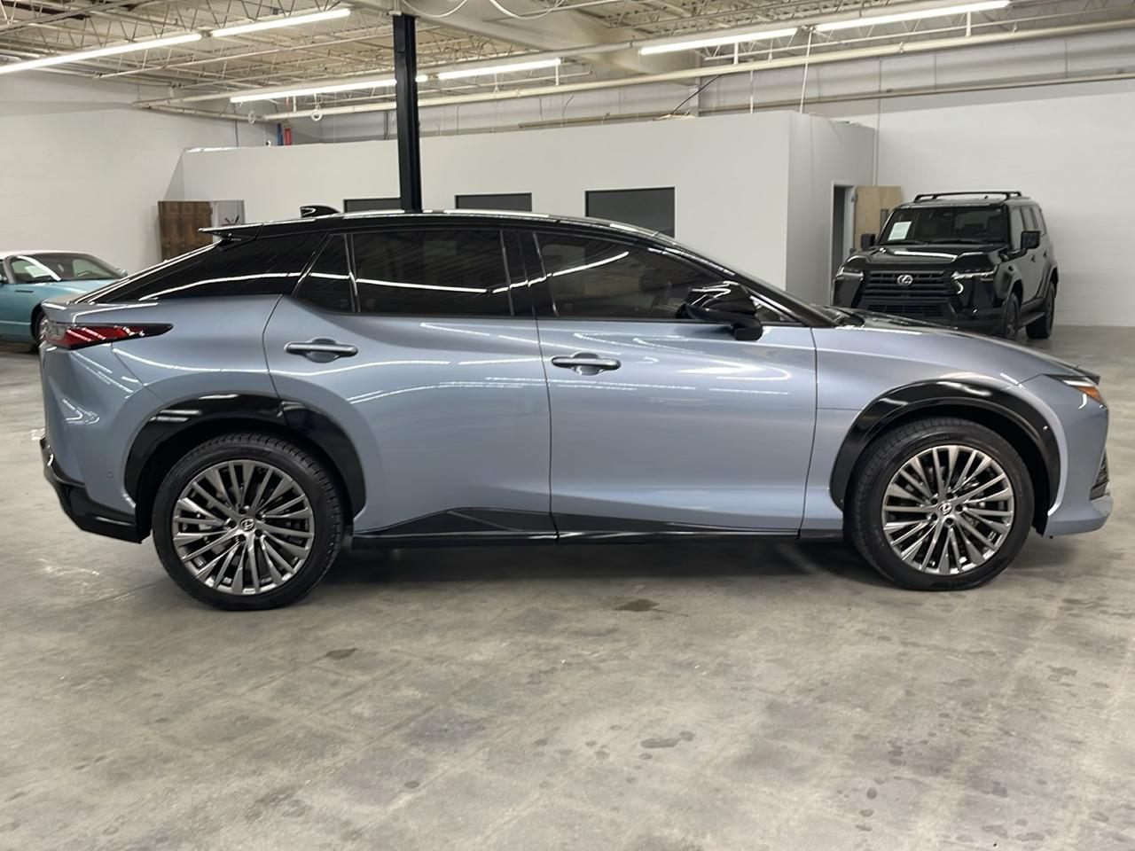 Lexus RZ RZ 450e Luxury AWD 2023