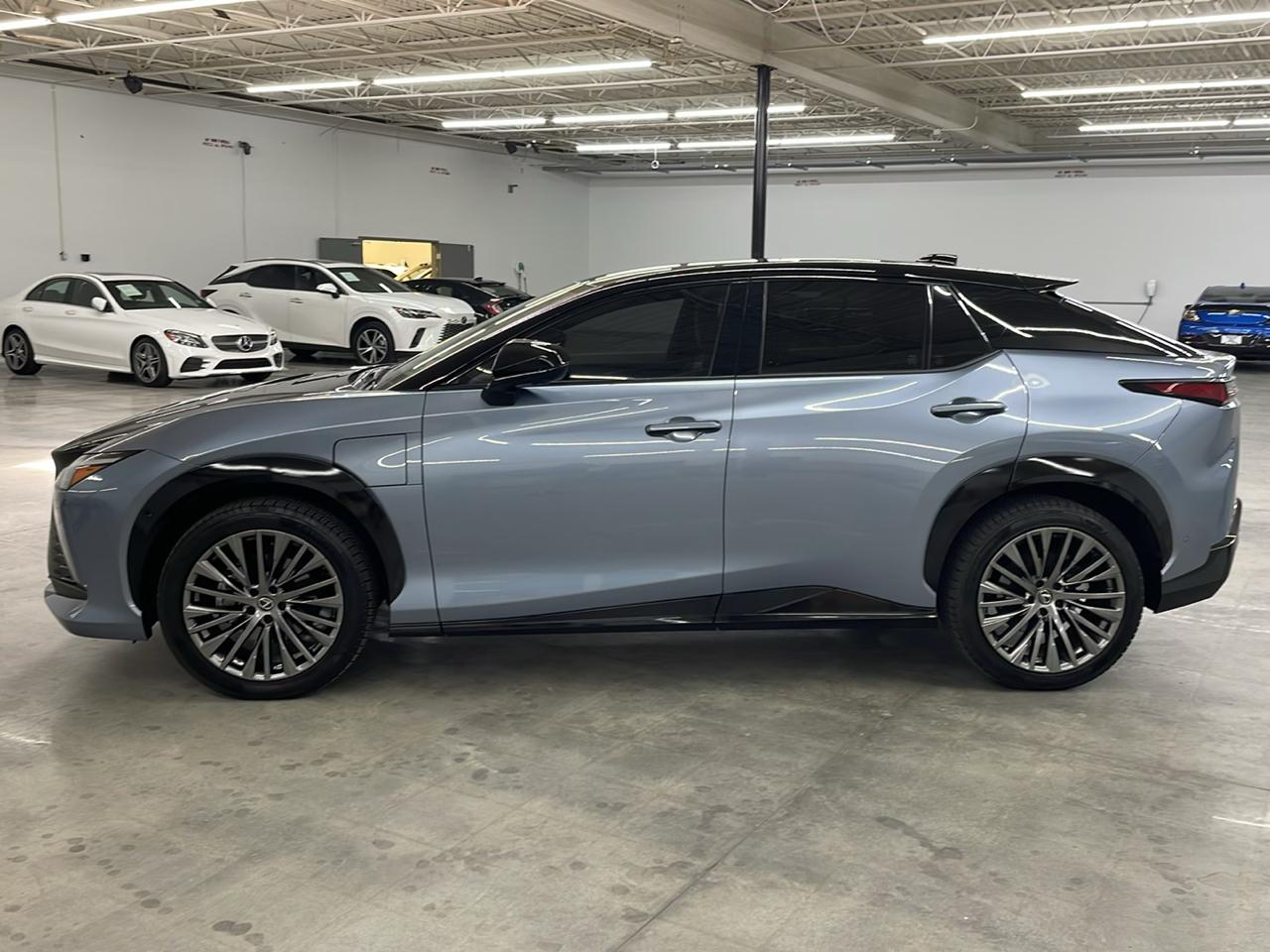 Lexus RZ RZ 450e Luxury AWD 2023