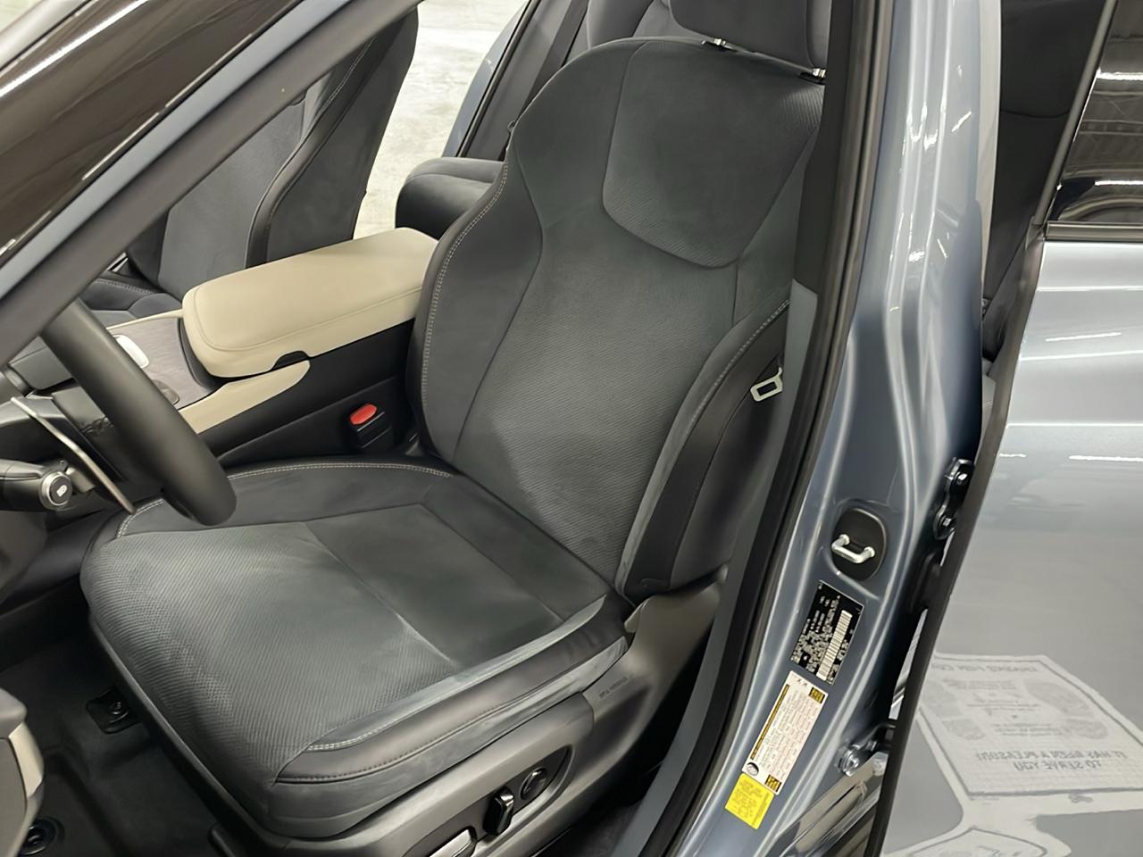 Lexus RZ RZ 450e Luxury AWD 2023