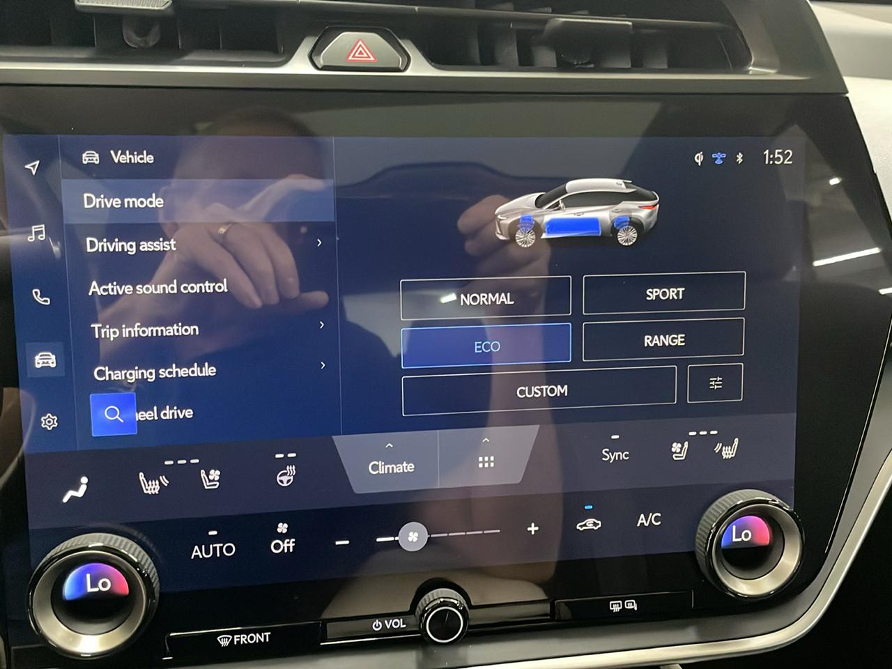 Lexus RZ RZ 450e Luxury AWD 2023