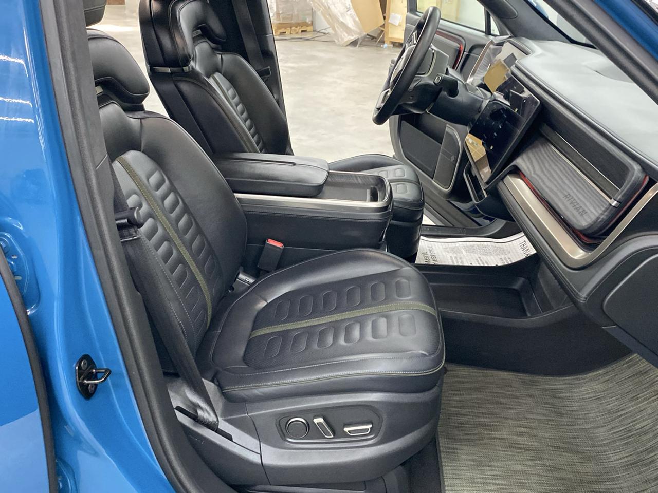 Rivian R1T Adventure Dual-Motor Max Pack 2023