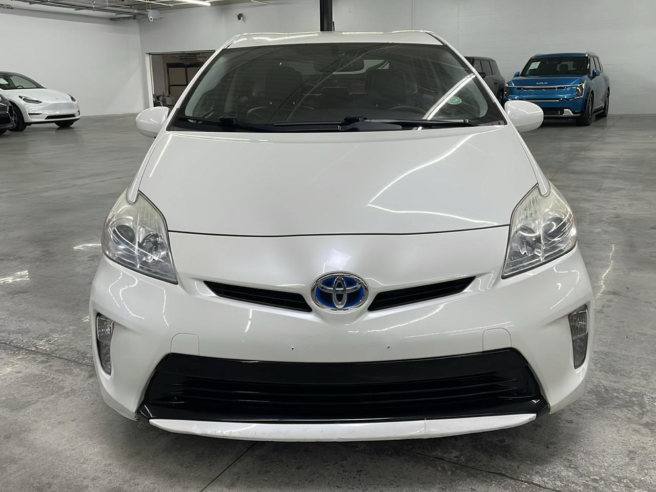 Toyota Prius Four (Natl) 2014
