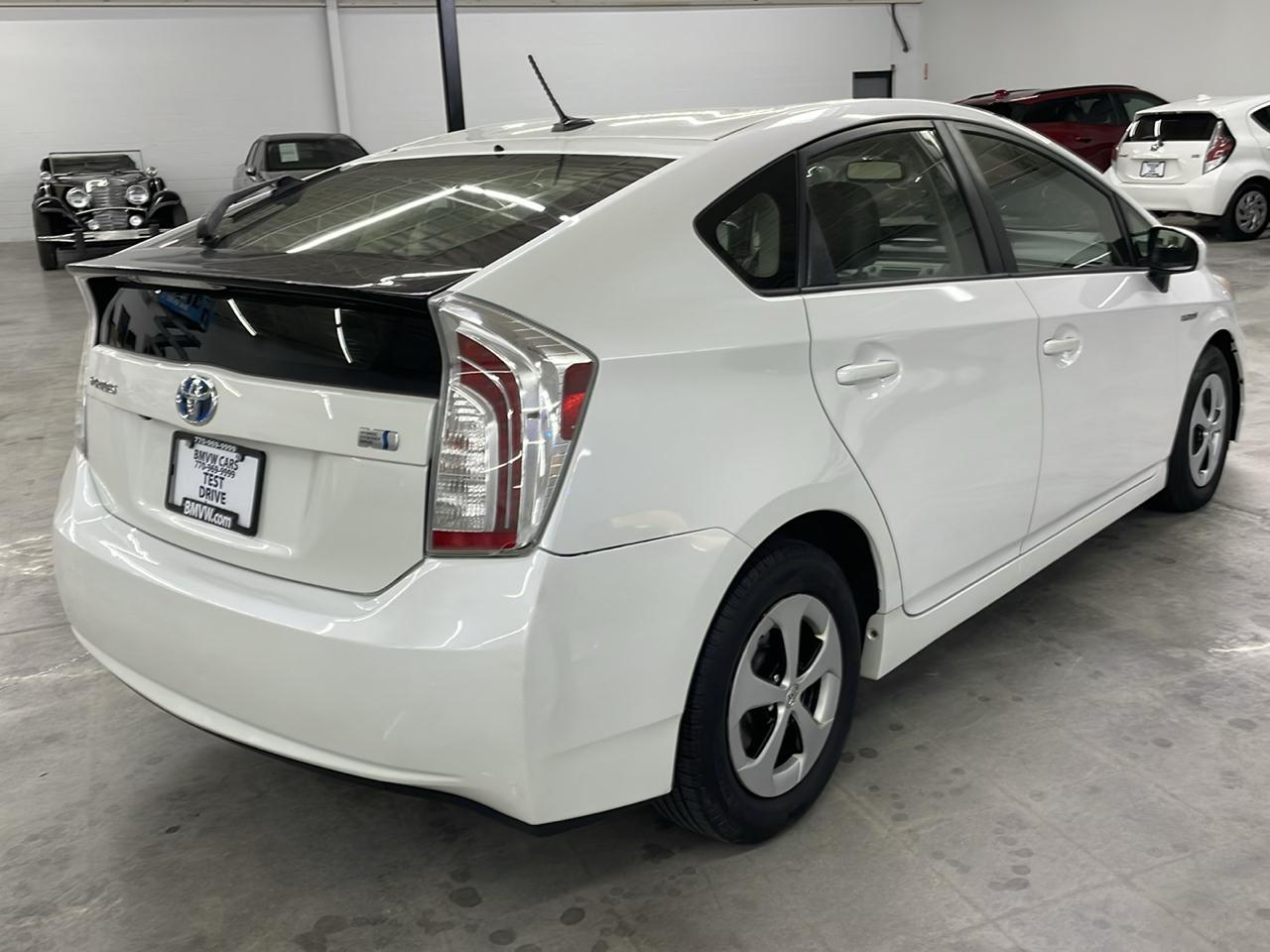 Toyota Prius Four (Natl) 2014