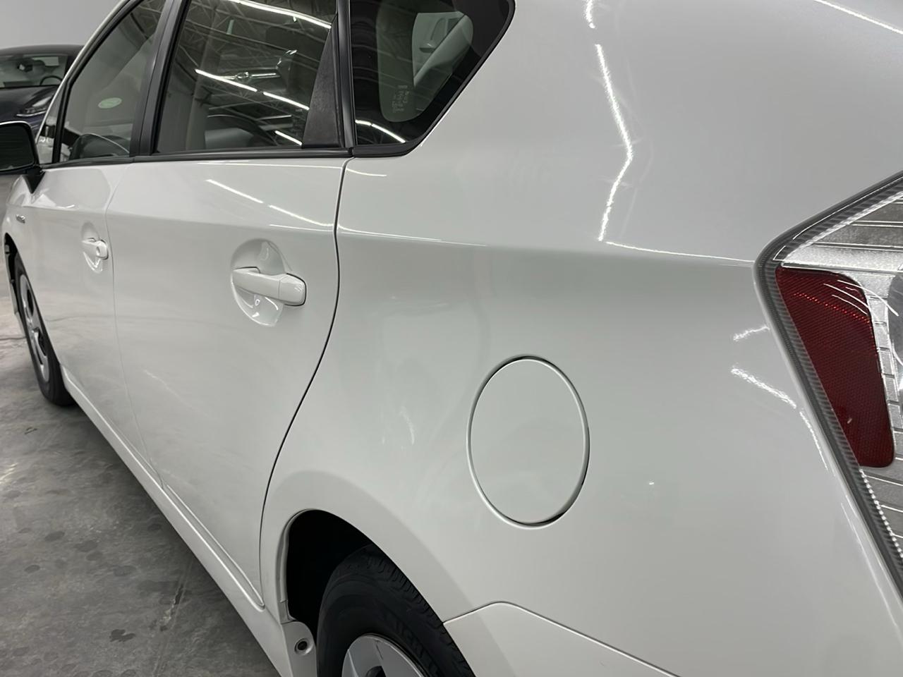 Toyota Prius Four (Natl) 2014