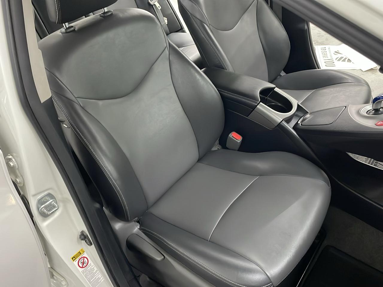 Toyota Prius Four (Natl) 2014