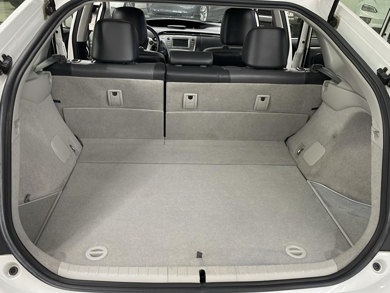 Toyota Prius Four (Natl) 2014