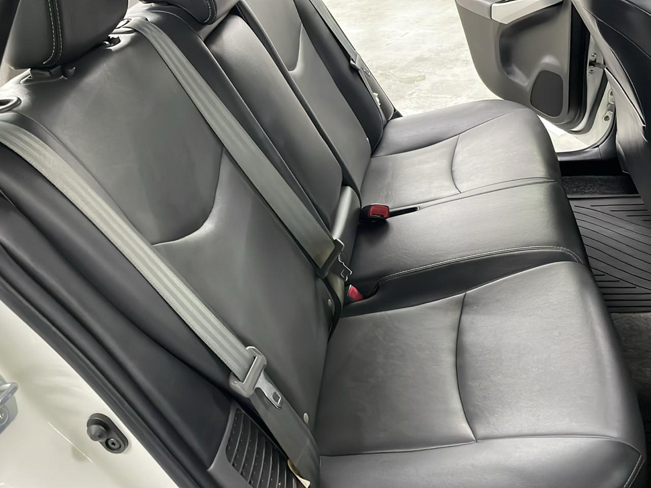 Toyota Prius Four (Natl) 2014