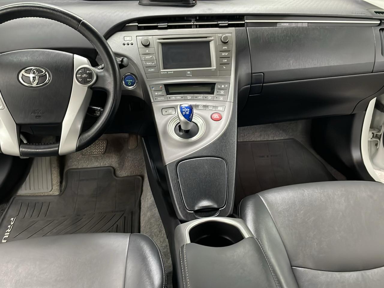 Toyota Prius Four (Natl) 2014
