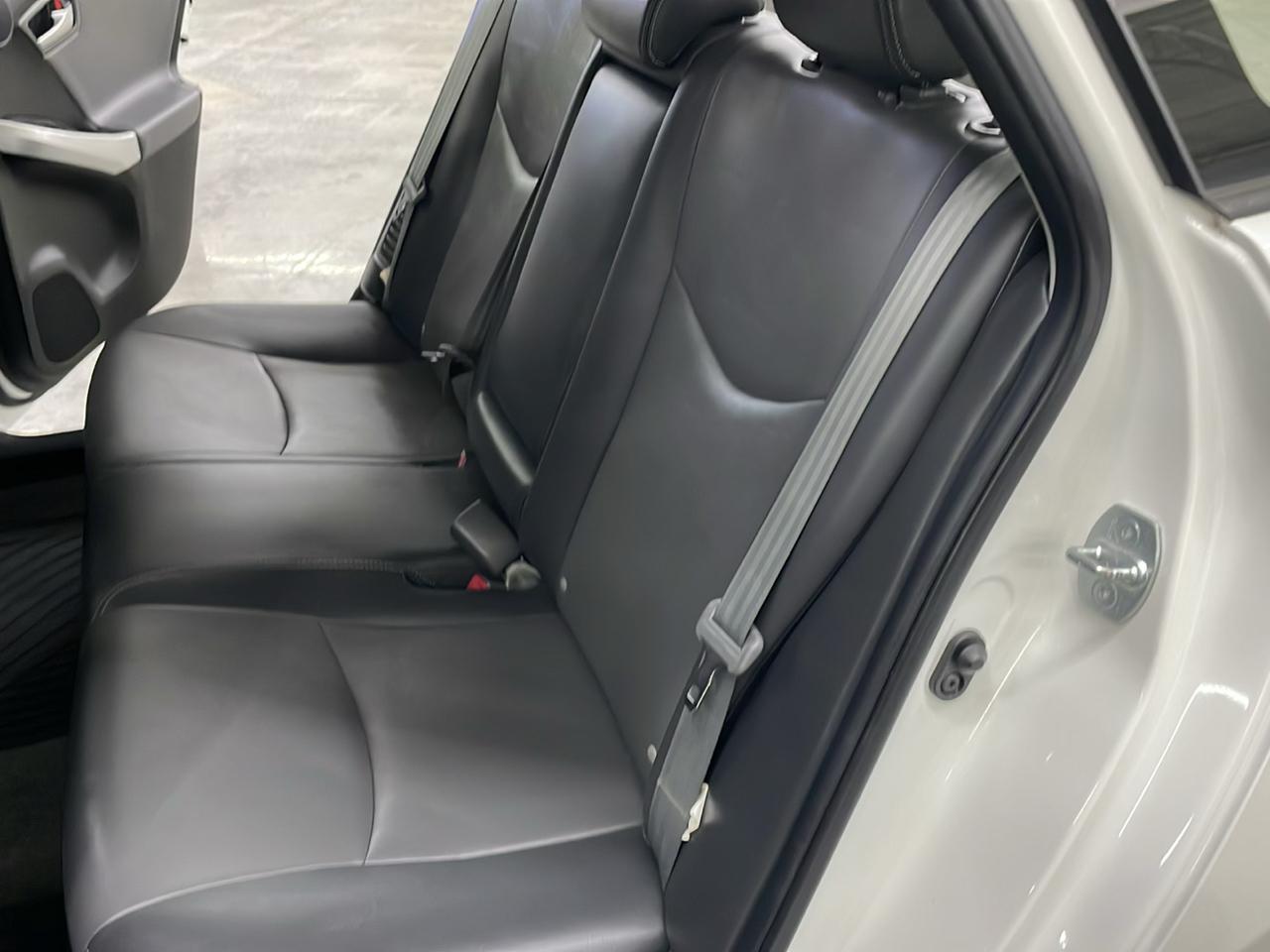 Toyota Prius Four (Natl) 2014