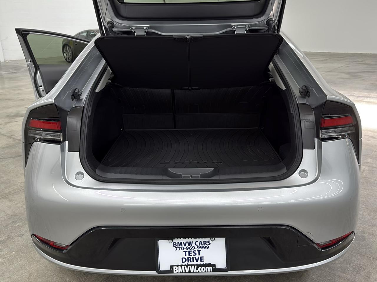 Toyota Prius XLE (Natl) 2024