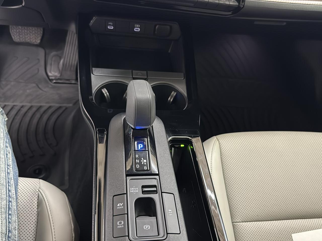 Toyota Prius XLE (Natl) 2024