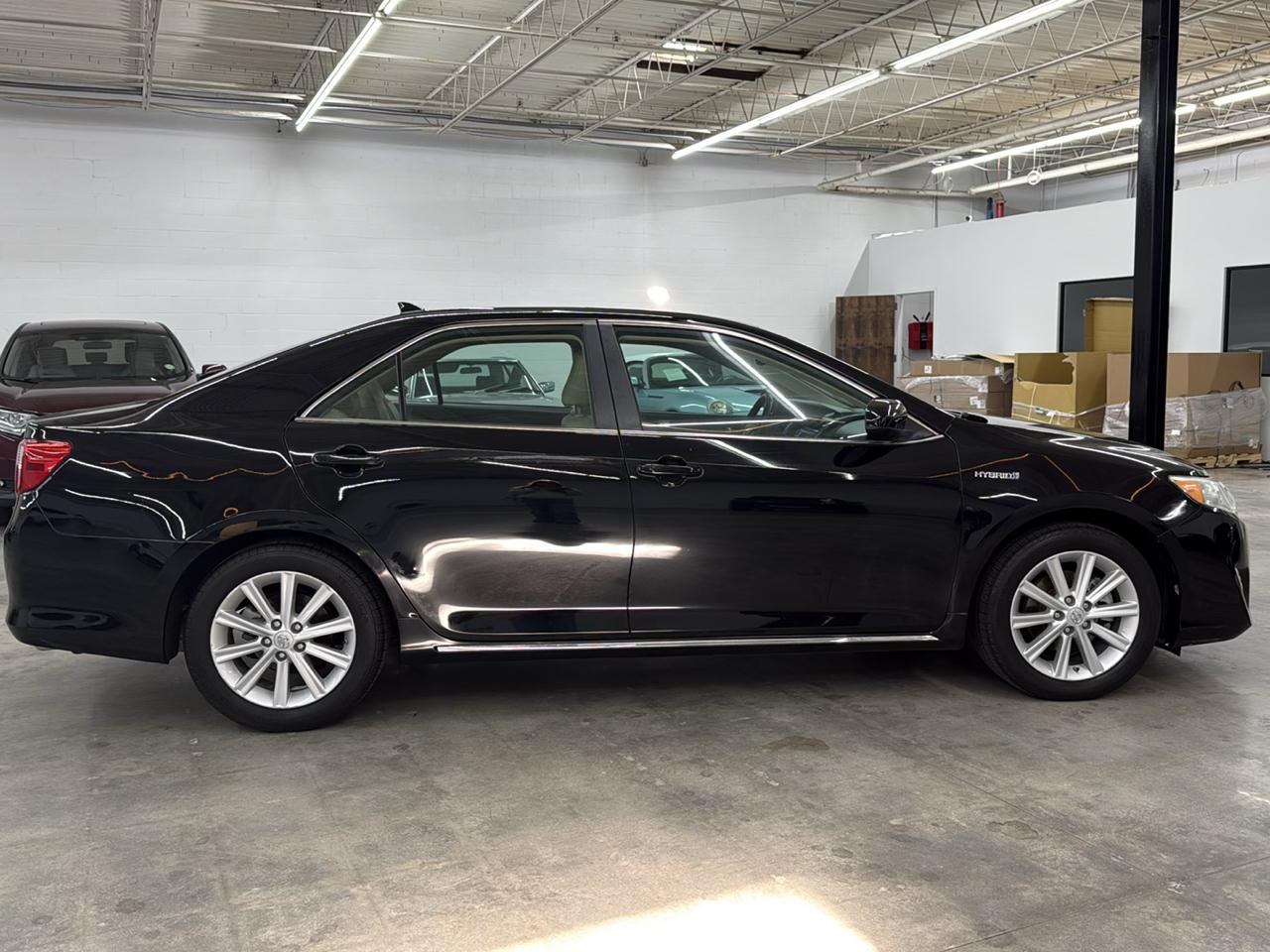 Toyota Camry Hybrid 4dr Sdn XLE (Natl) 2013