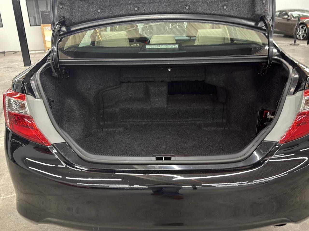 Toyota Camry Hybrid 4dr Sdn XLE (Natl) 2013