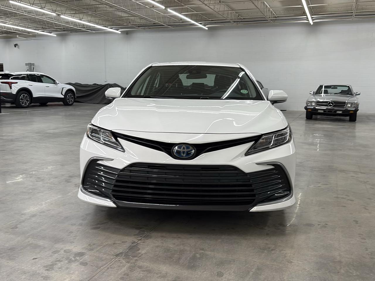 Toyota Camry Hybrid LE CVT (Natl) 2021