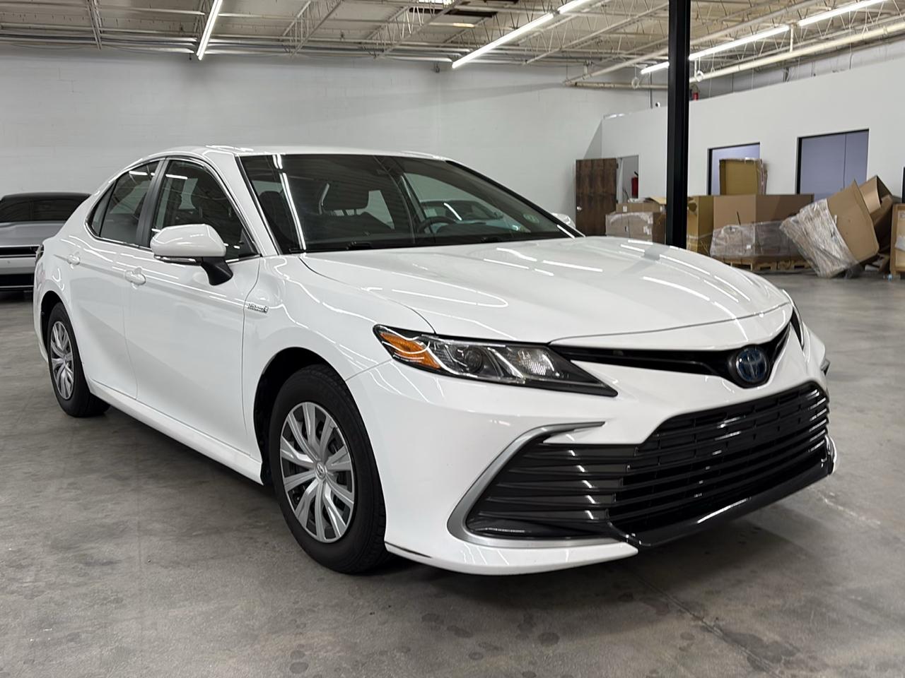 Toyota Camry Hybrid LE CVT (Natl) 2021