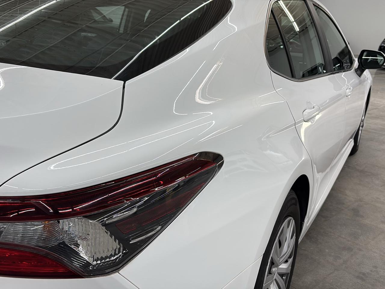 Toyota Camry Hybrid LE CVT (Natl) 2021