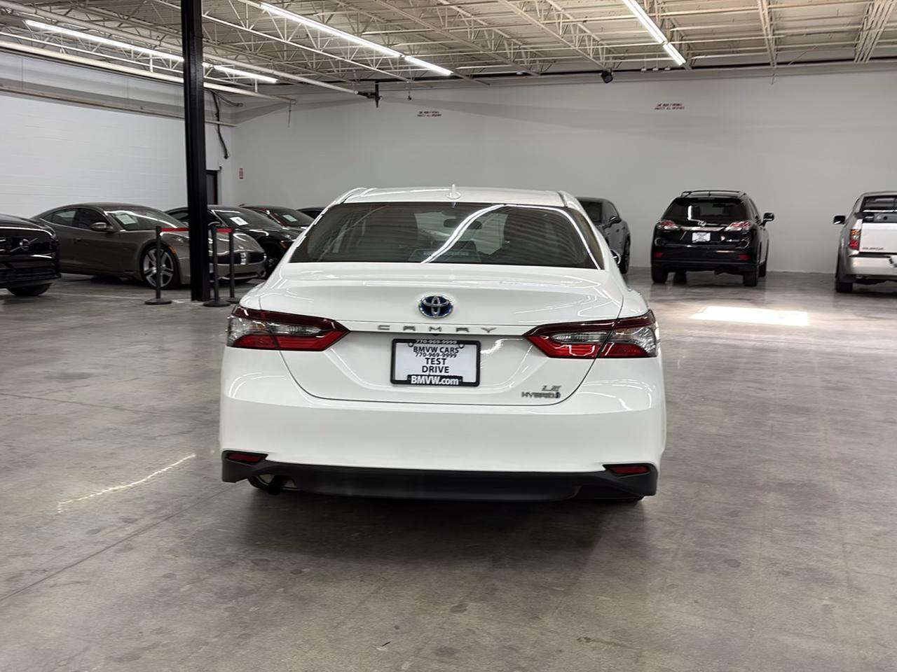 Toyota Camry Hybrid LE CVT (Natl) 2021