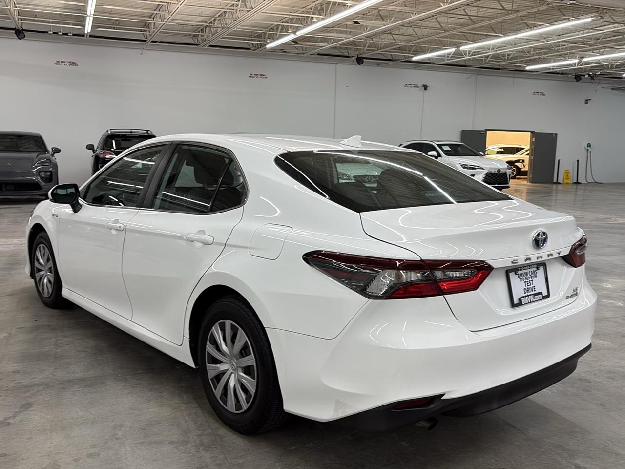 Toyota Camry Hybrid LE CVT (Natl) 2021
