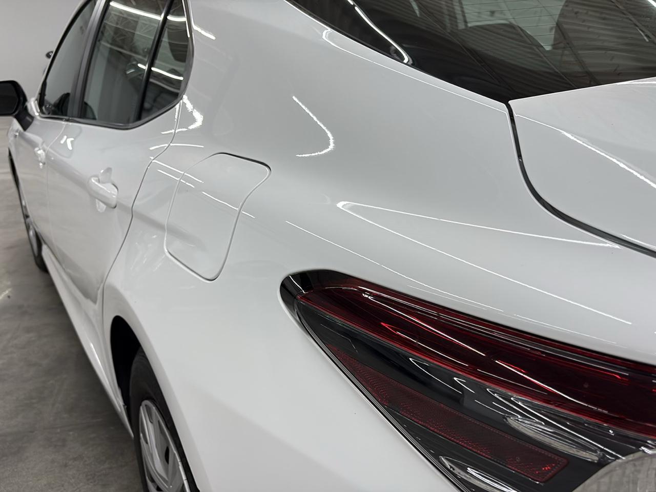 Toyota Camry Hybrid LE CVT (Natl) 2021