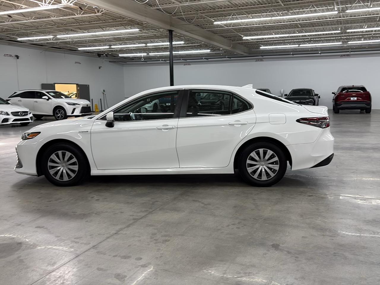 Toyota Camry Hybrid LE CVT (Natl) 2021