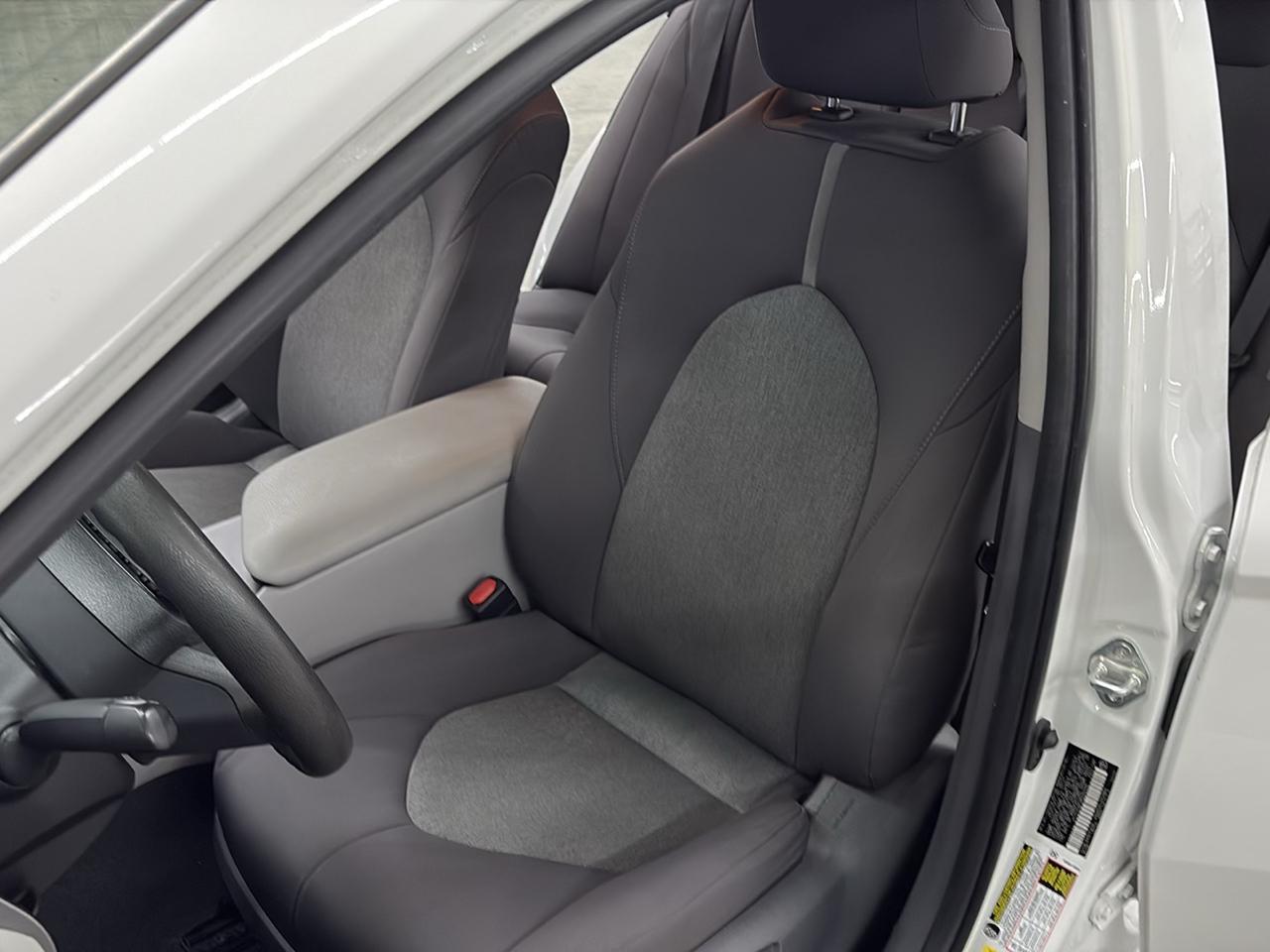 Toyota Camry Hybrid LE CVT (Natl) 2021