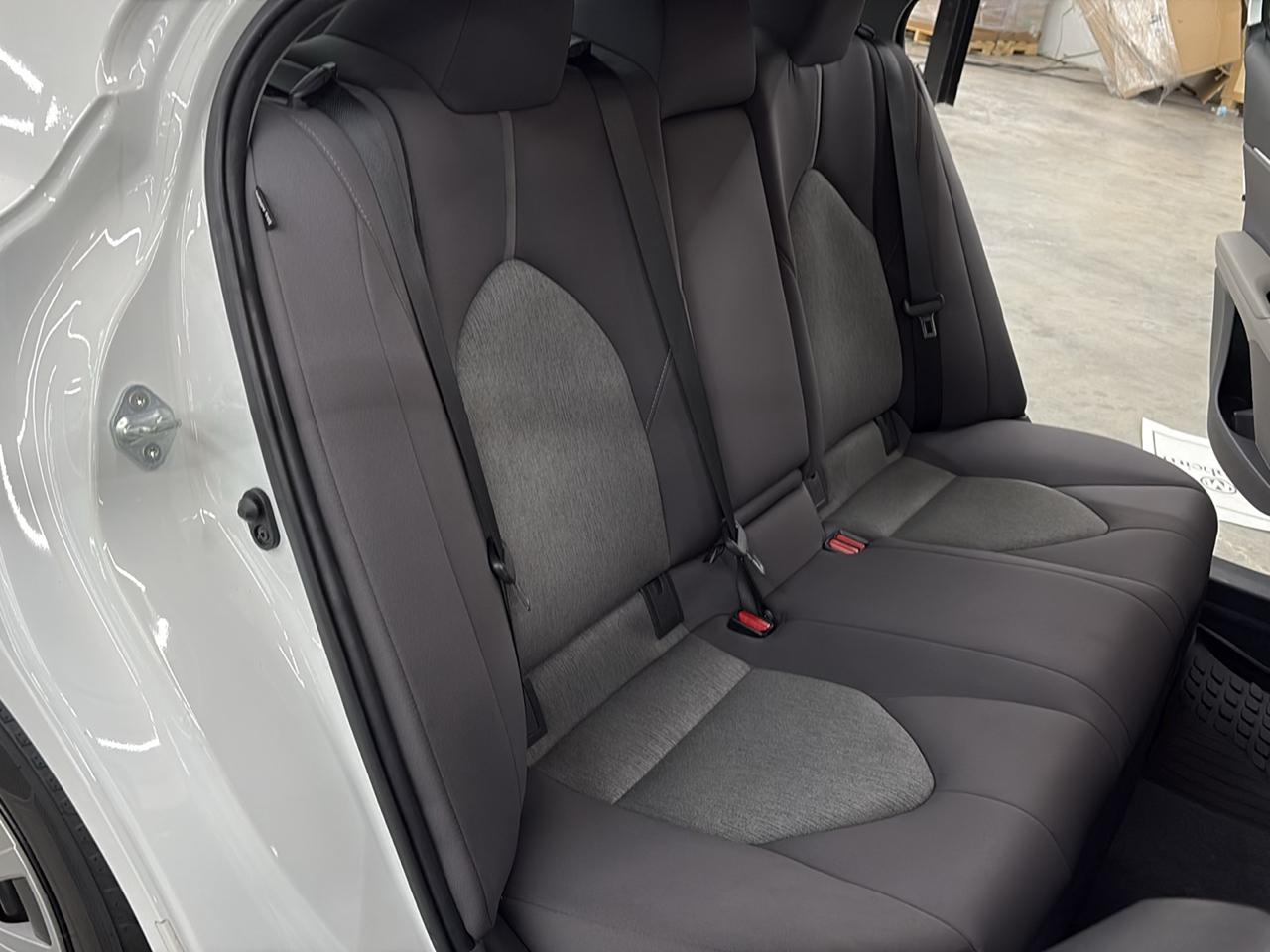 Toyota Camry Hybrid LE CVT (Natl) 2021
