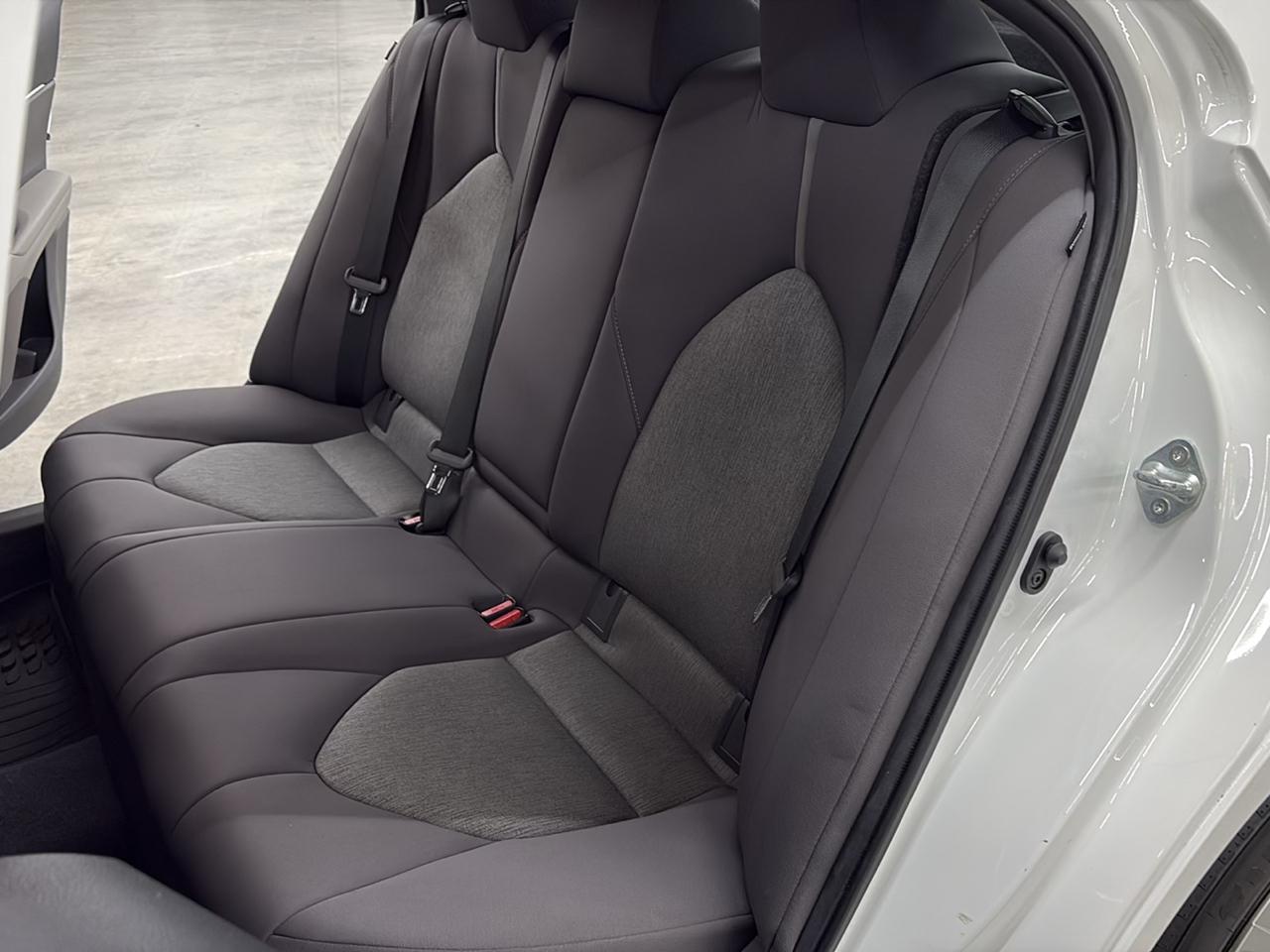 Toyota Camry Hybrid LE CVT (Natl) 2021