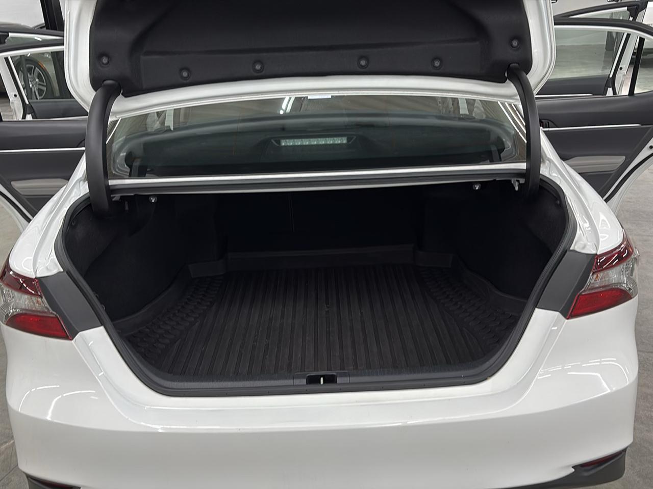 Toyota Camry Hybrid LE CVT (Natl) 2021