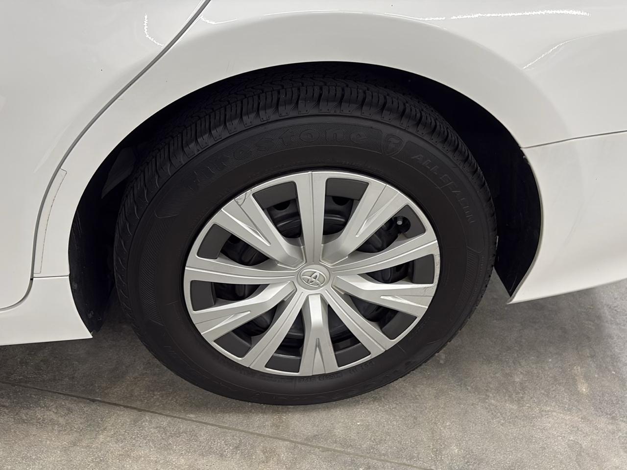 Toyota Camry Hybrid LE CVT (Natl) 2021