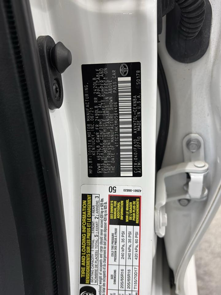 Toyota Camry Hybrid LE CVT (Natl) 2021