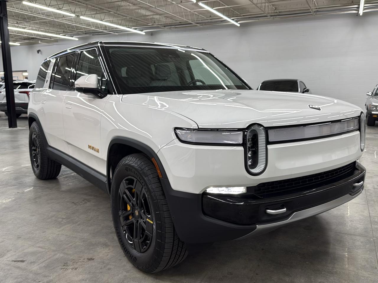 Rivian R1S Adventure Quad-Motor Large Pack 2024