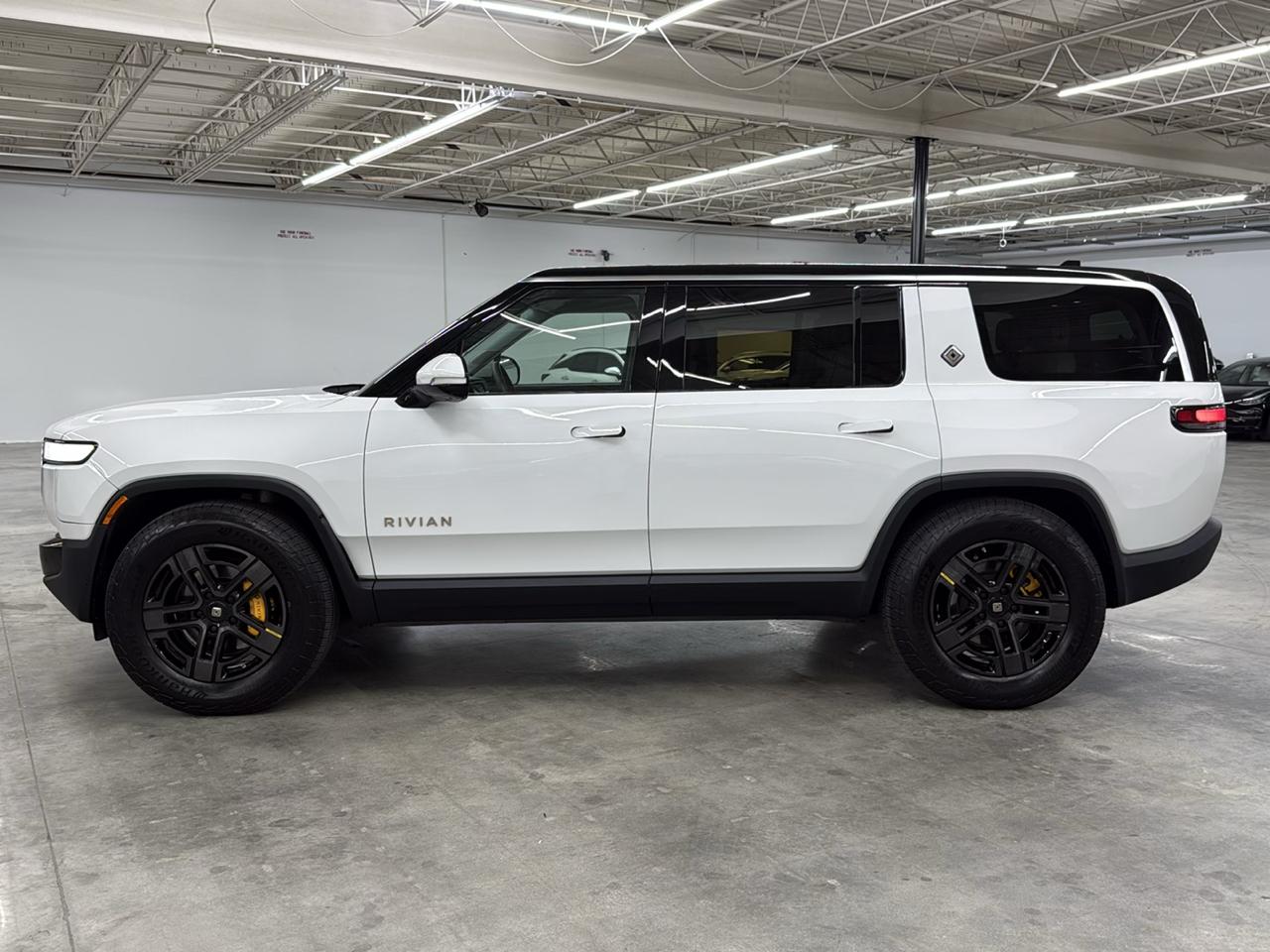 Rivian R1S Adventure Quad-Motor Large Pack 2024