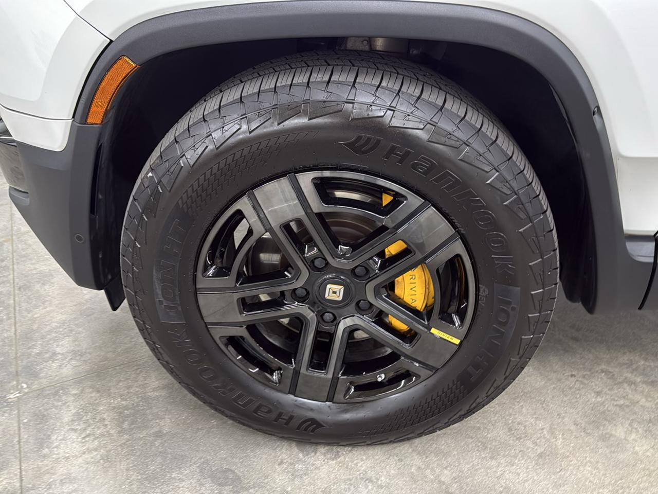 Rivian R1S Adventure Quad-Motor Large Pack 2024