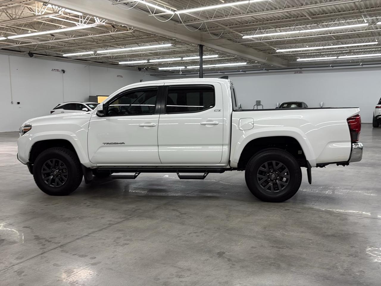 Toyota Tacoma 2WD SR5 Double Cab 5' Bed V6 AT (Natl) 2020