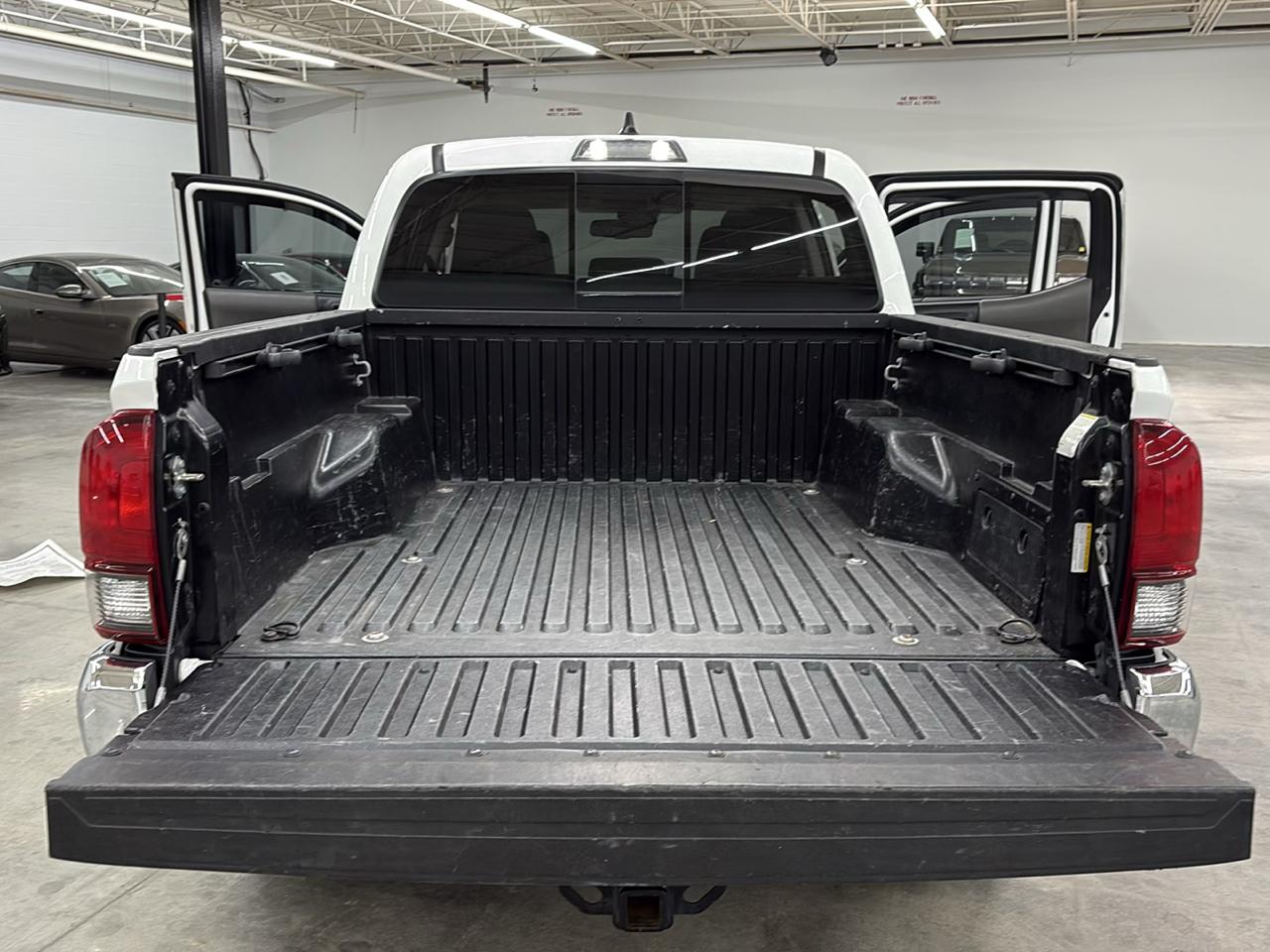 Toyota Tacoma 2WD SR5 Double Cab 5' Bed V6 AT (Natl) 2020