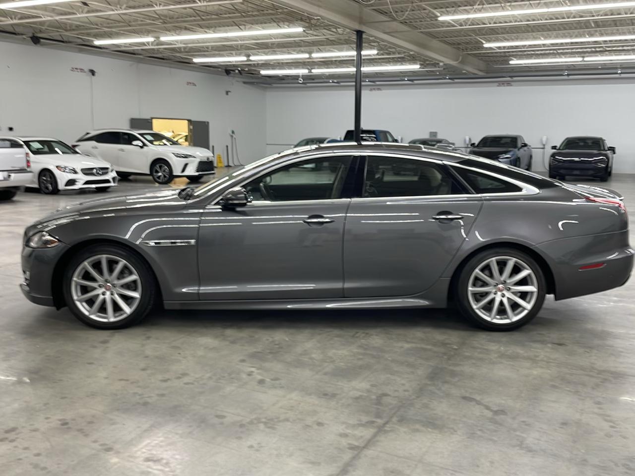 Jaguar XJ XJ R-Sport RWD 2019