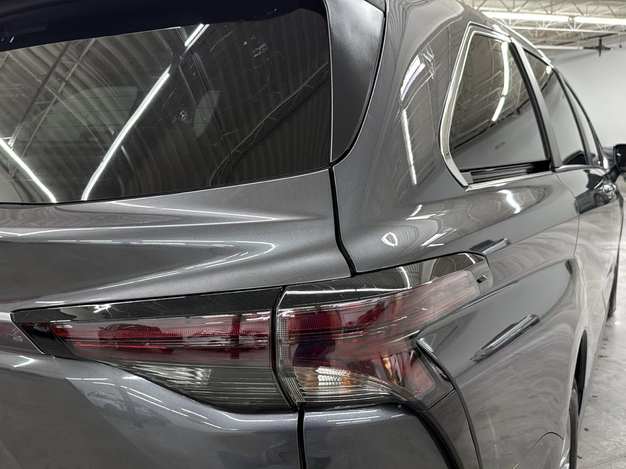 Toyota Sienna XLE FWD 8-Passenger (Natl) 2025